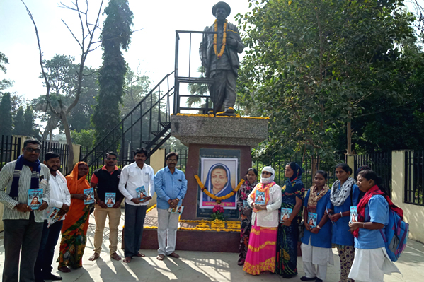 सावित्रीच्या लेकींनी केलं अभिवादन